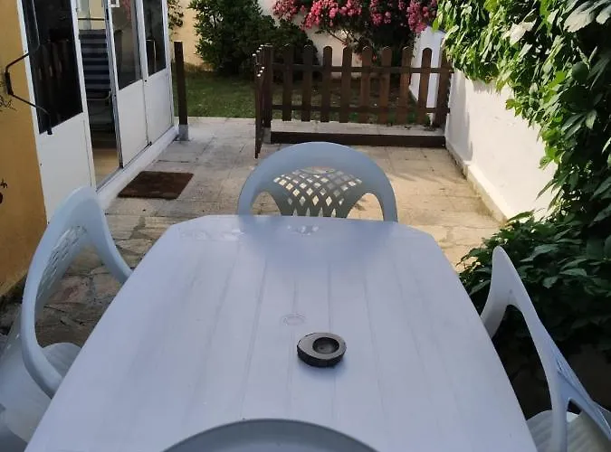 Bajo Con Jardin En A 2 Min De La Playa شقة سوانثيس